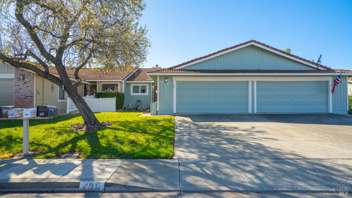 Detail Gallery Image 2 of 34 For 104 Bryce Way, Vacaville,  CA 95687 - 2 Beds | 2 Baths