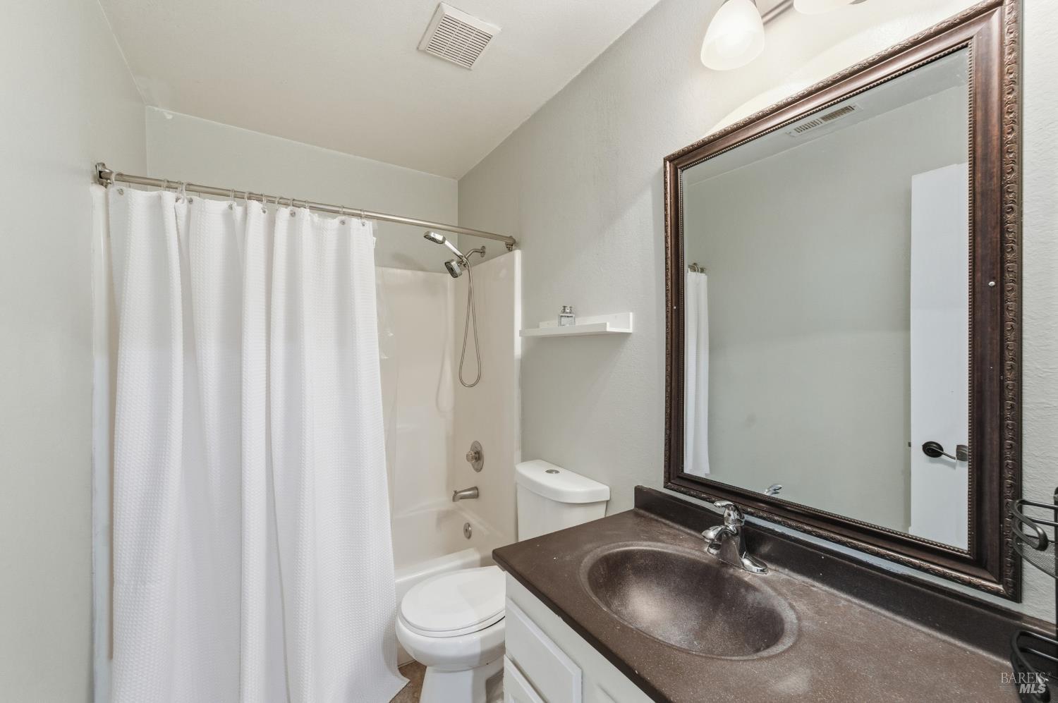 Detail Gallery Image 17 of 29 For 98 Francis Cir, Rohnert Park,  CA 94928 - 3 Beds | 2/1 Baths