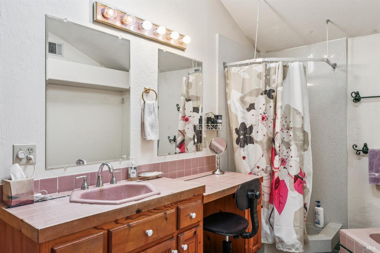 Detail Gallery Image 24 of 53 For 27 Beechwood Ct, Napa,  CA 94558 - 4 Beds | 2/1 Baths