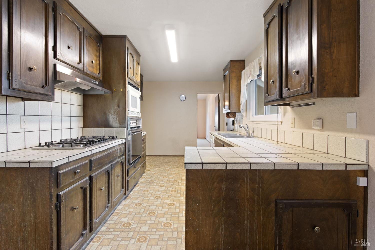 Detail Gallery Image 8 of 34 For 1084 Jamie Dr, Concord,  CA 94518 - 4 Beds | 2/1 Baths