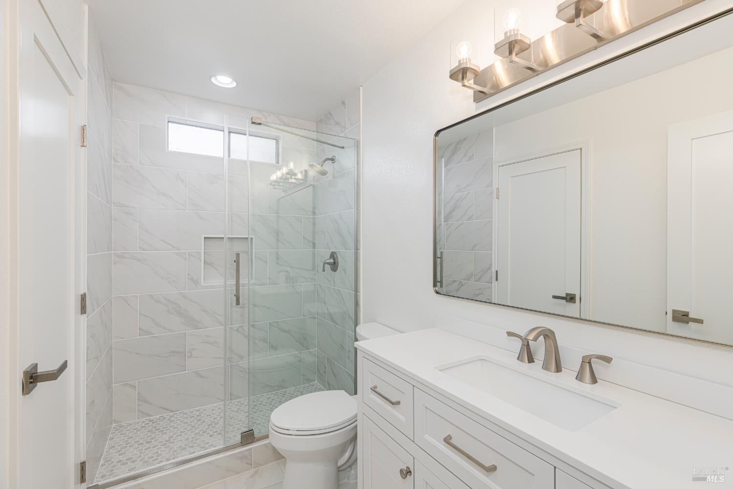 Detail Gallery Image 12 of 31 For 125 Saratoga Ct, Petaluma,  CA 94954 - 4 Beds | 2 Baths