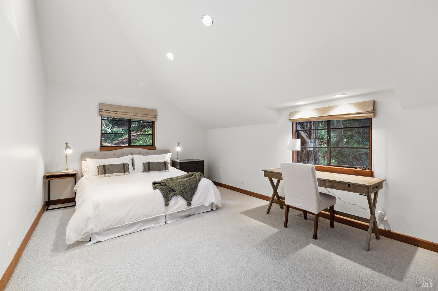 Detail Gallery Image 19 of 29 For 224 Cascade Dr, Mill Valley,  CA 94941 - 3 Beds | 2/1 Baths