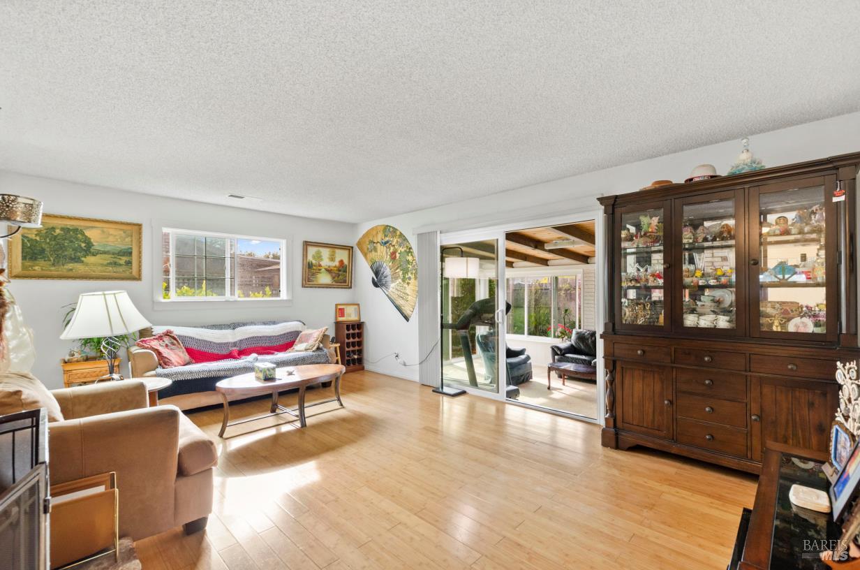 Detail Gallery Image 5 of 28 For 19295 Junipero Serra Dr, Sonoma,  CA 95476 - 3 Beds | 2 Baths