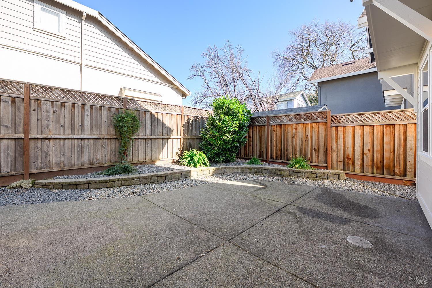 Detail Gallery Image 25 of 39 For 2023 Northfield Dr, Santa Rosa,  CA 95403 - 4 Beds | 3/1 Baths