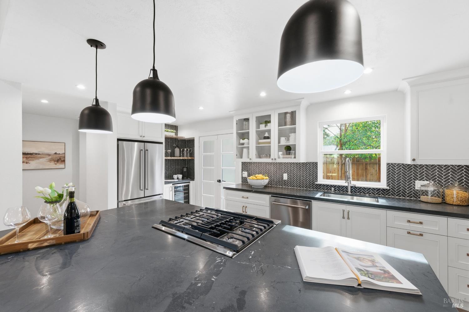 Detail Gallery Image 15 of 66 For 1123 Oak Ave, Saint Helena,  CA 94574 - 4 Beds | 4/2 Baths