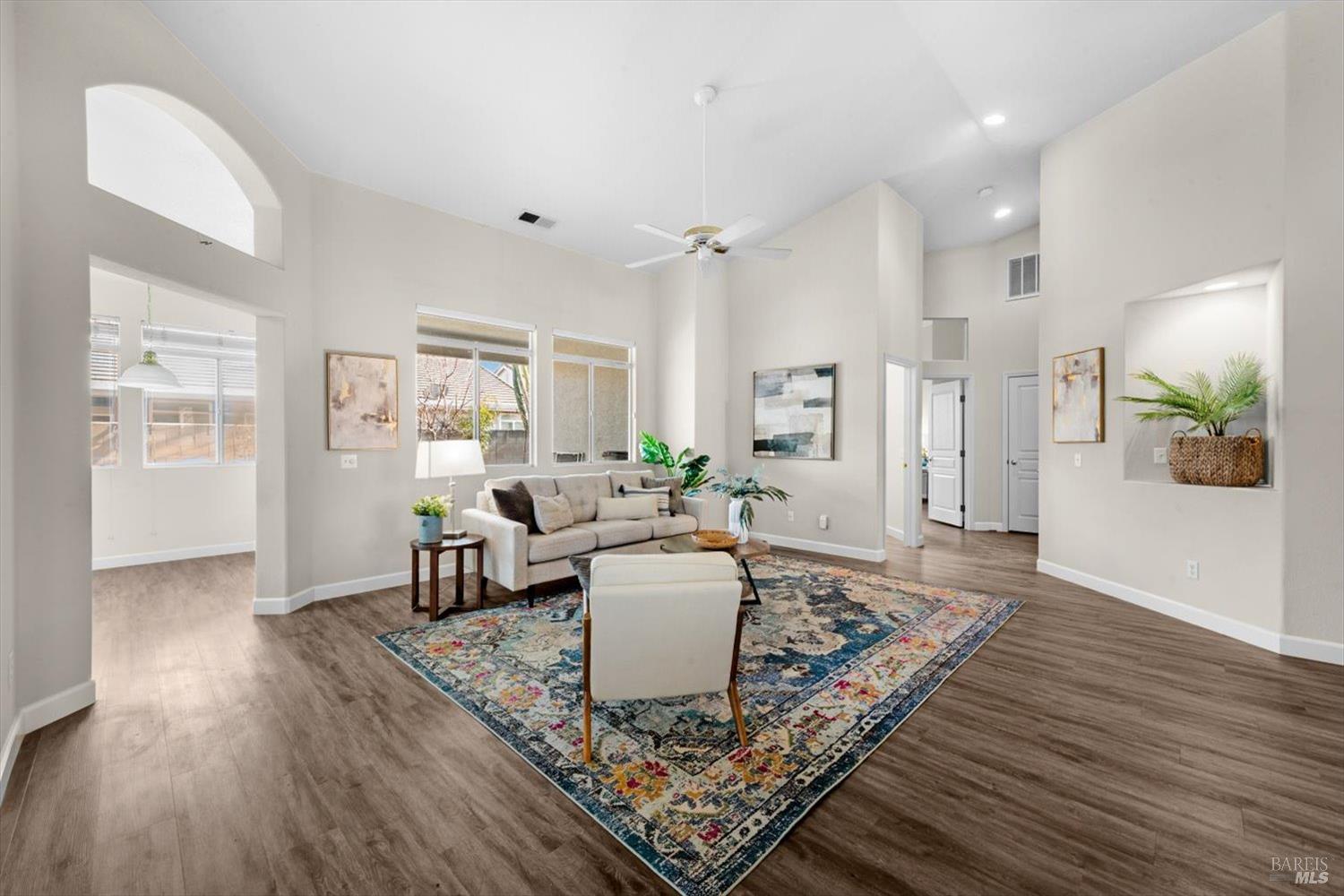 Detail Gallery Image 6 of 44 For 149 Currant Ln, Vacaville,  CA 95687 - 3 Beds | 2 Baths