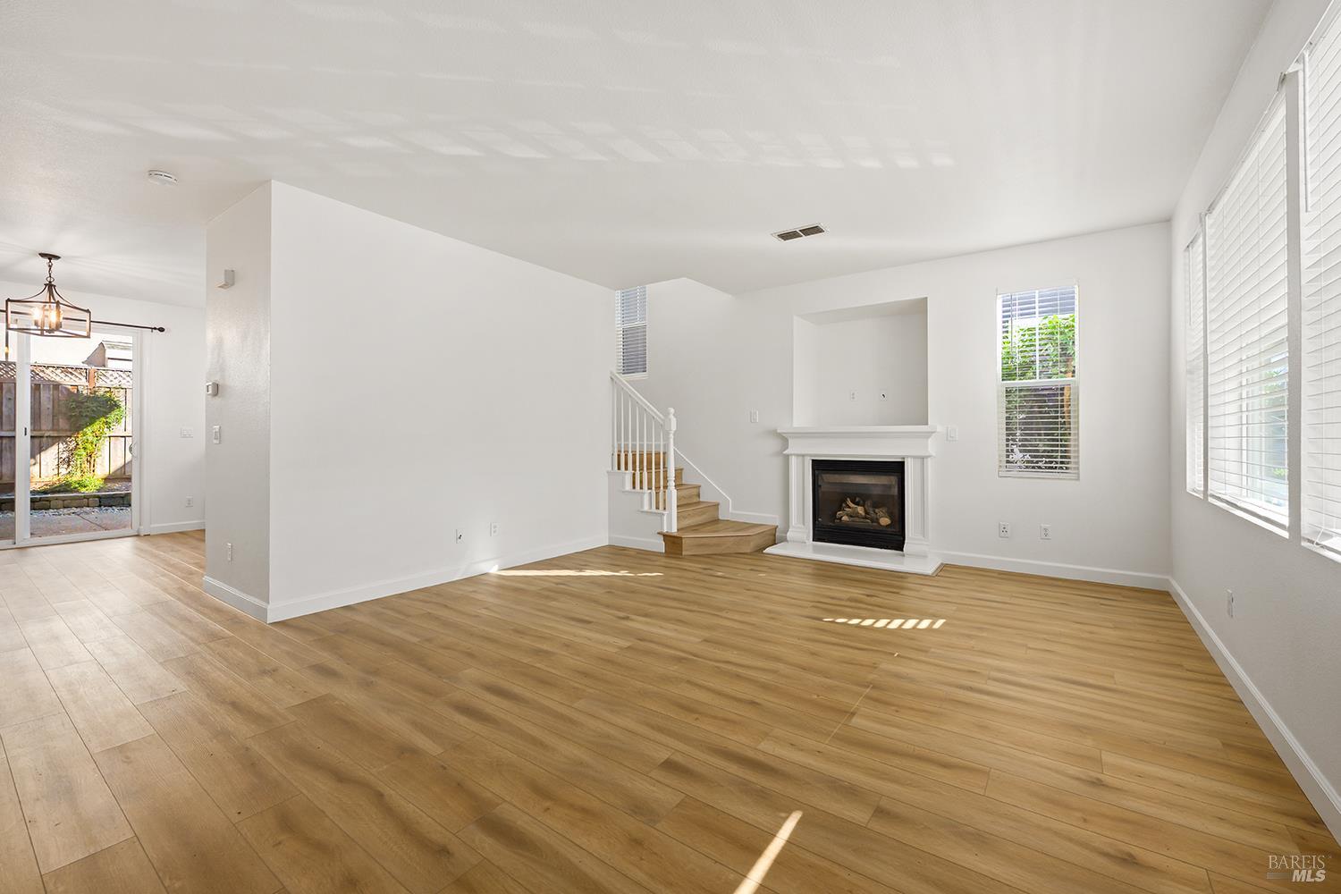 Detail Gallery Image 8 of 39 For 2023 Northfield Dr, Santa Rosa,  CA 95403 - 4 Beds | 3/1 Baths