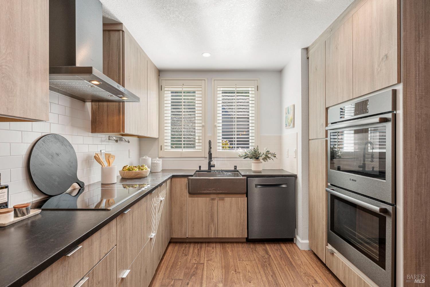 Detail Gallery Image 14 of 33 For 252 Bay Vista Cir, Sausalito,  CA 94965 - 3 Beds | 2/1 Baths