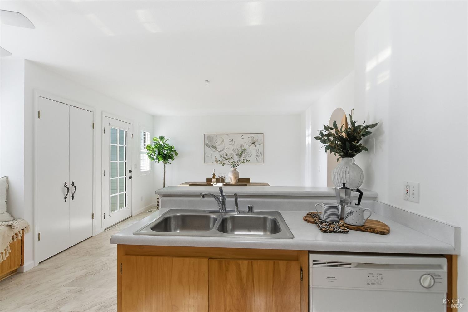 Detail Gallery Image 18 of 51 For 1816 Downing St, Petaluma,  CA 94954 - 3 Beds | 1/1 Baths