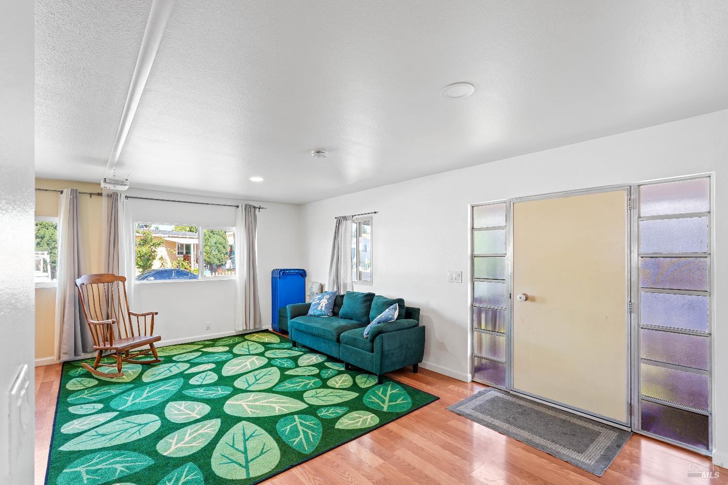 Detail Gallery Image 6 of 38 For 324 Pear Ln, Santa Rosa,  CA 95407 - 3 Beds | 2 Baths