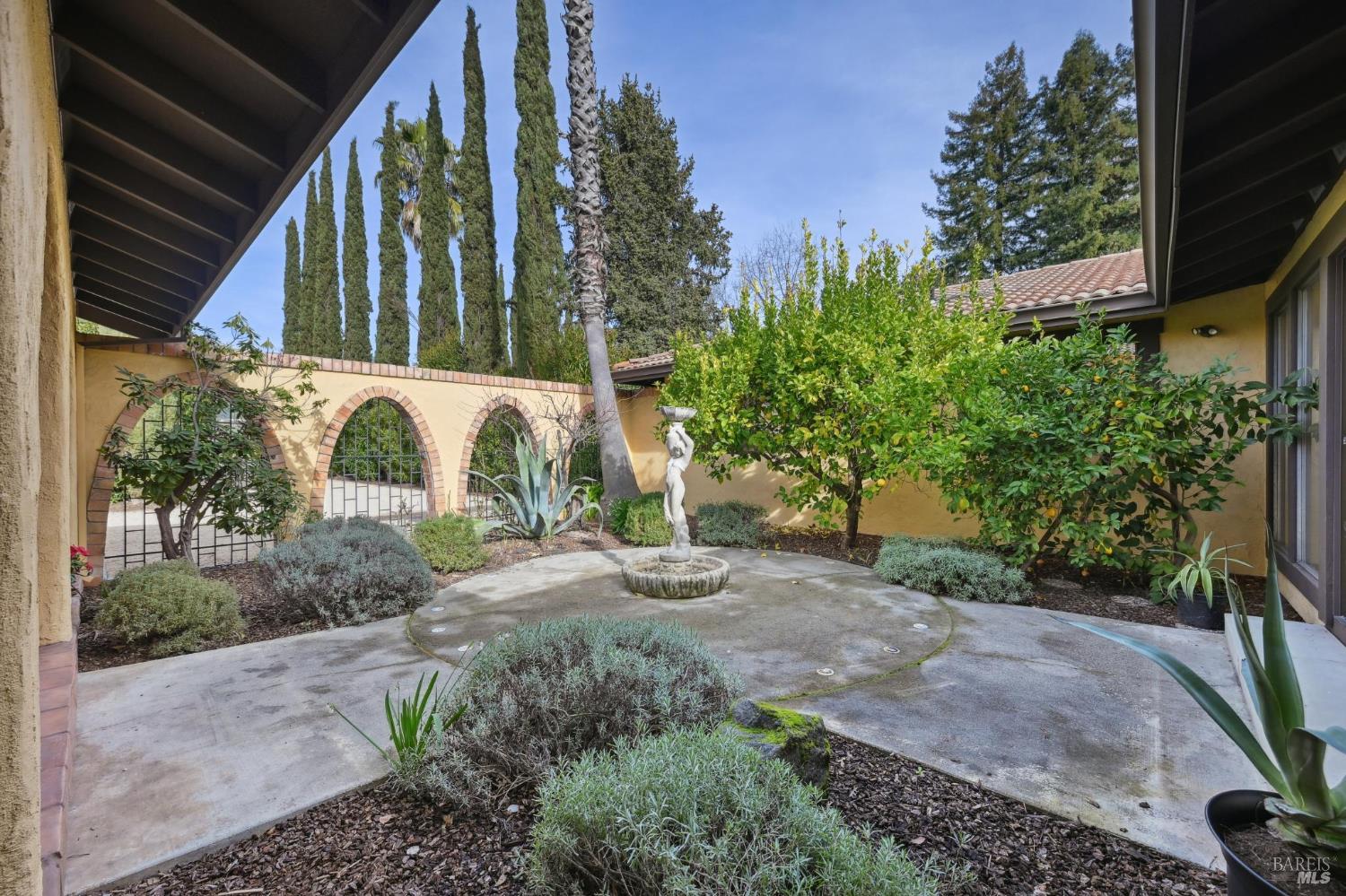 Detail Gallery Image 4 of 39 For 2550 Greenwood Ave, Calistoga,  CA 94515 - 4 Beds | 2/1 Baths