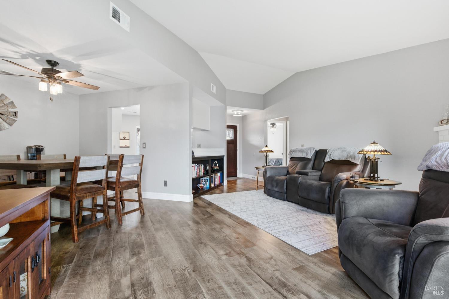 Detail Gallery Image 7 of 39 For 1433 Langley Way, Suisun City,  CA 94585 - 3 Beds | 2 Baths