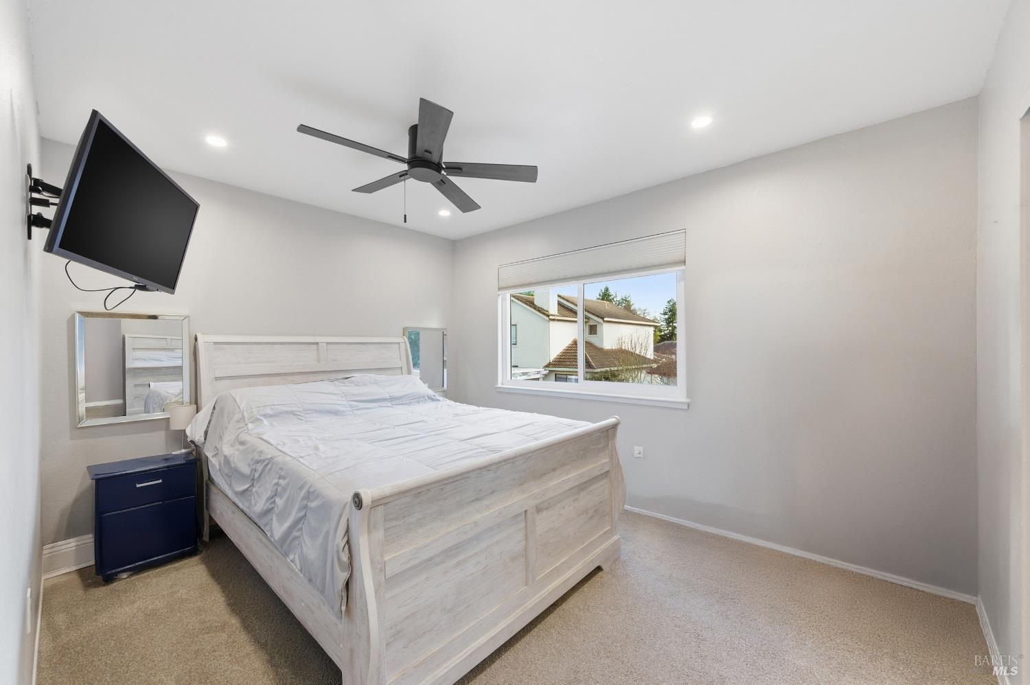 Detail Gallery Image 20 of 29 For 98 Francis Cir, Rohnert Park,  CA 94928 - 3 Beds | 2/1 Baths