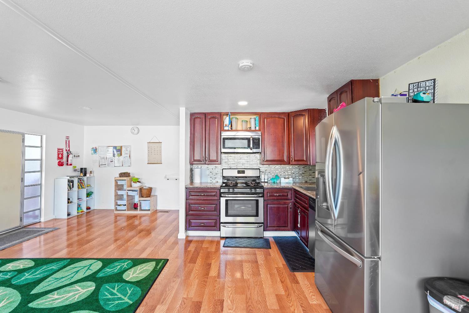 Detail Gallery Image 10 of 38 For 324 Pear Ln, Santa Rosa,  CA 95407 - 3 Beds | 2 Baths