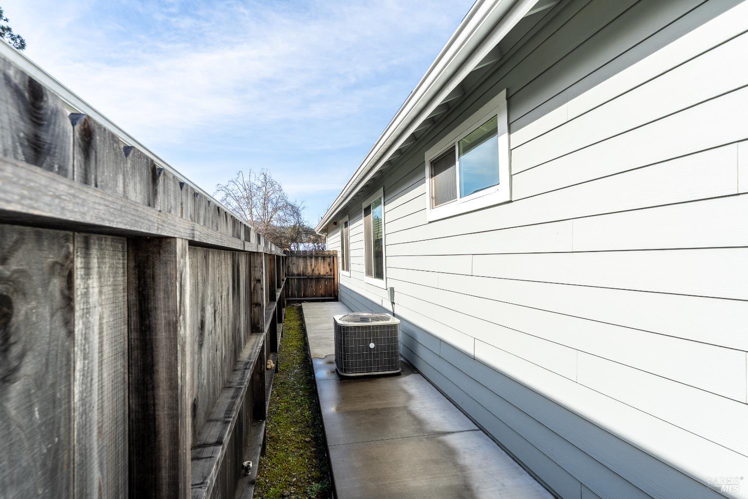 Detail Gallery Image 22 of 27 For 1407 Brothers Ln, Willits,  CA 95490 - 4 Beds | 2 Baths