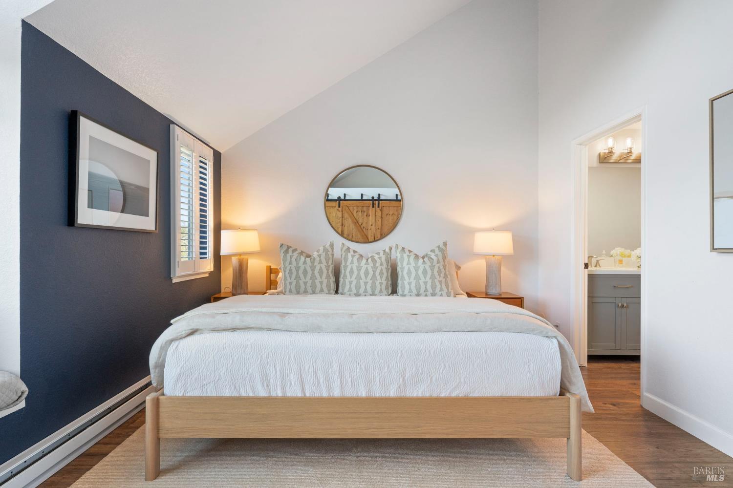 Detail Gallery Image 18 of 33 For 252 Bay Vista Cir, Sausalito,  CA 94965 - 3 Beds | 2/1 Baths