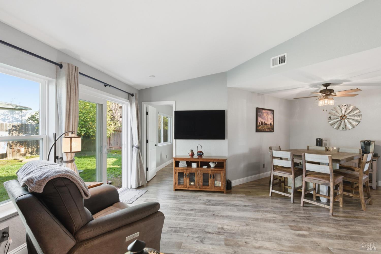 Detail Gallery Image 13 of 39 For 1433 Langley Way, Suisun City,  CA 94585 - 3 Beds | 2 Baths