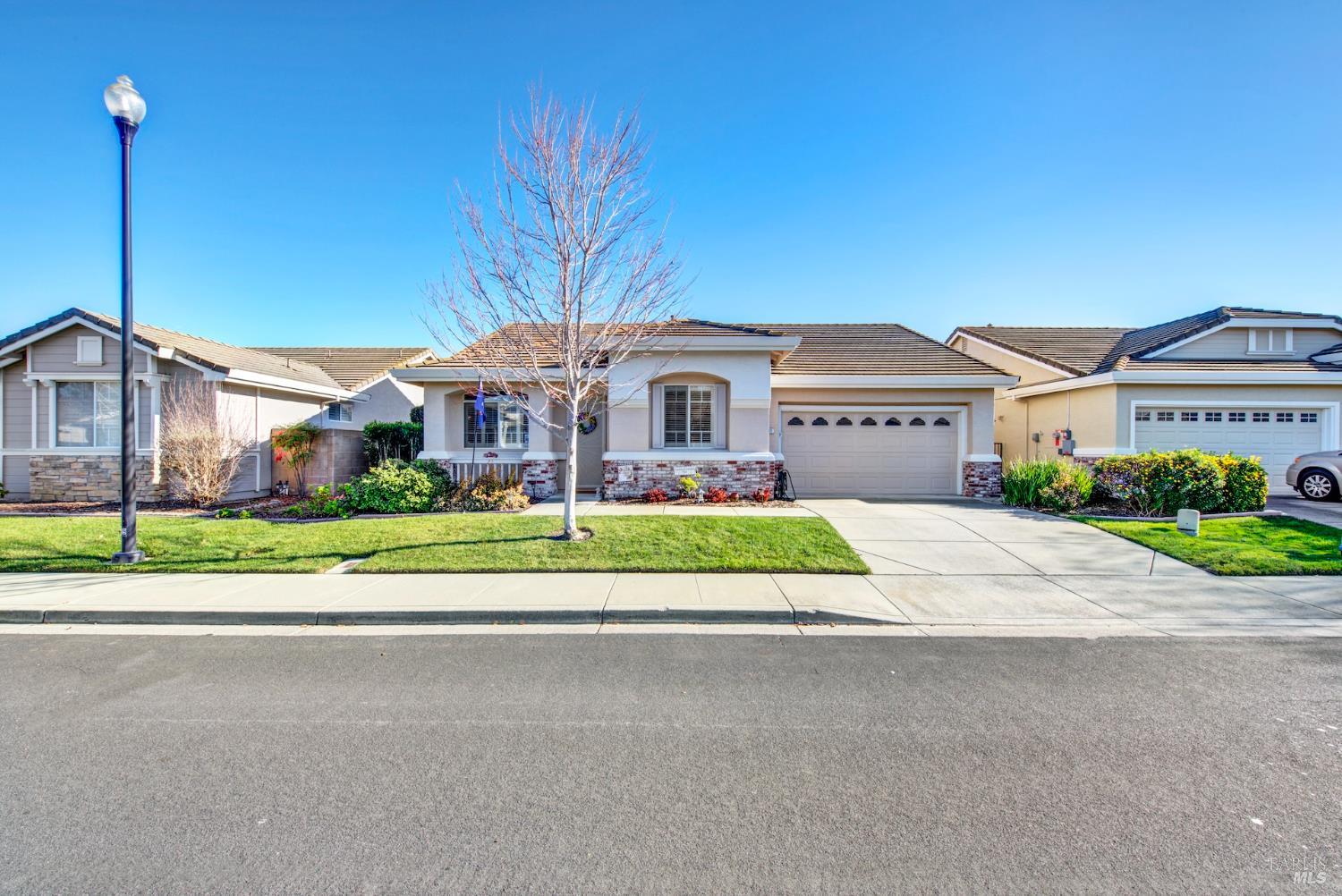 Detail Gallery Image 3 of 62 For 161 Currant Ln, Vacaville,  CA 95687 - 2 Beds | 2 Baths