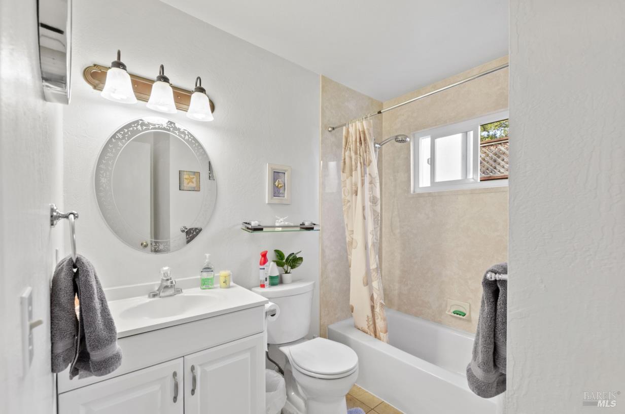 Detail Gallery Image 18 of 28 For 19295 Junipero Serra Dr, Sonoma,  CA 95476 - 3 Beds | 2 Baths