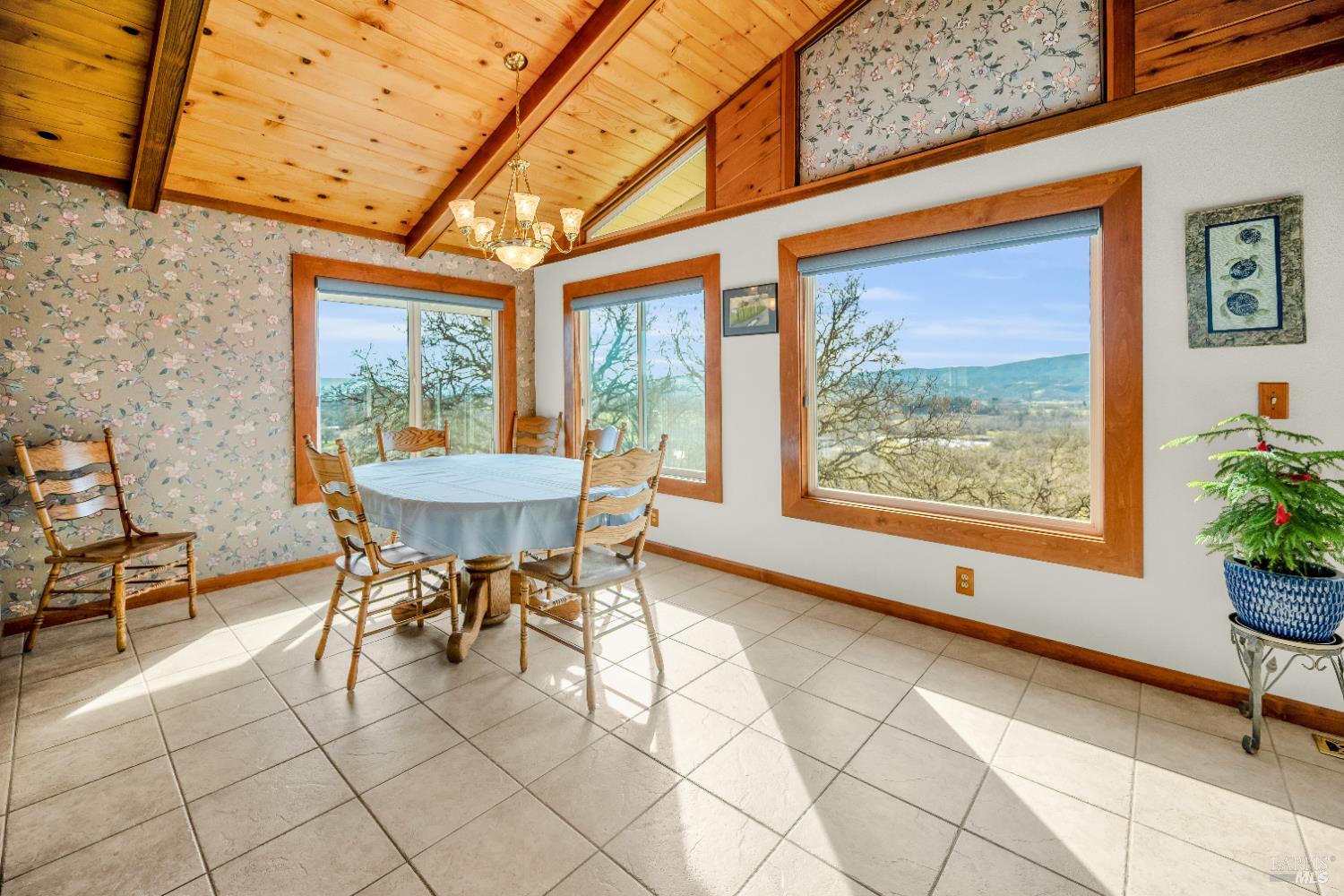 Detail Gallery Image 5 of 60 For 3774 Leal Dr, Lakeport,  CA 95453 - 4 Beds | 3 Baths