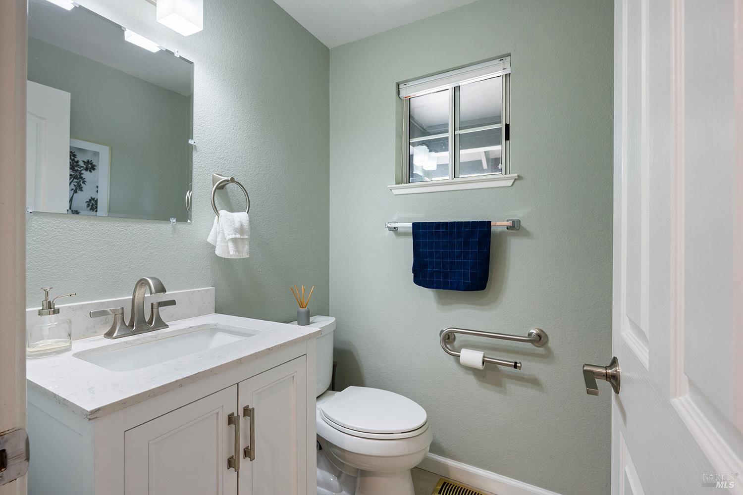 Detail Gallery Image 34 of 60 For 3991 Haven Ct, Sebastopol,  CA 95472 - 4 Beds | 2/1 Baths