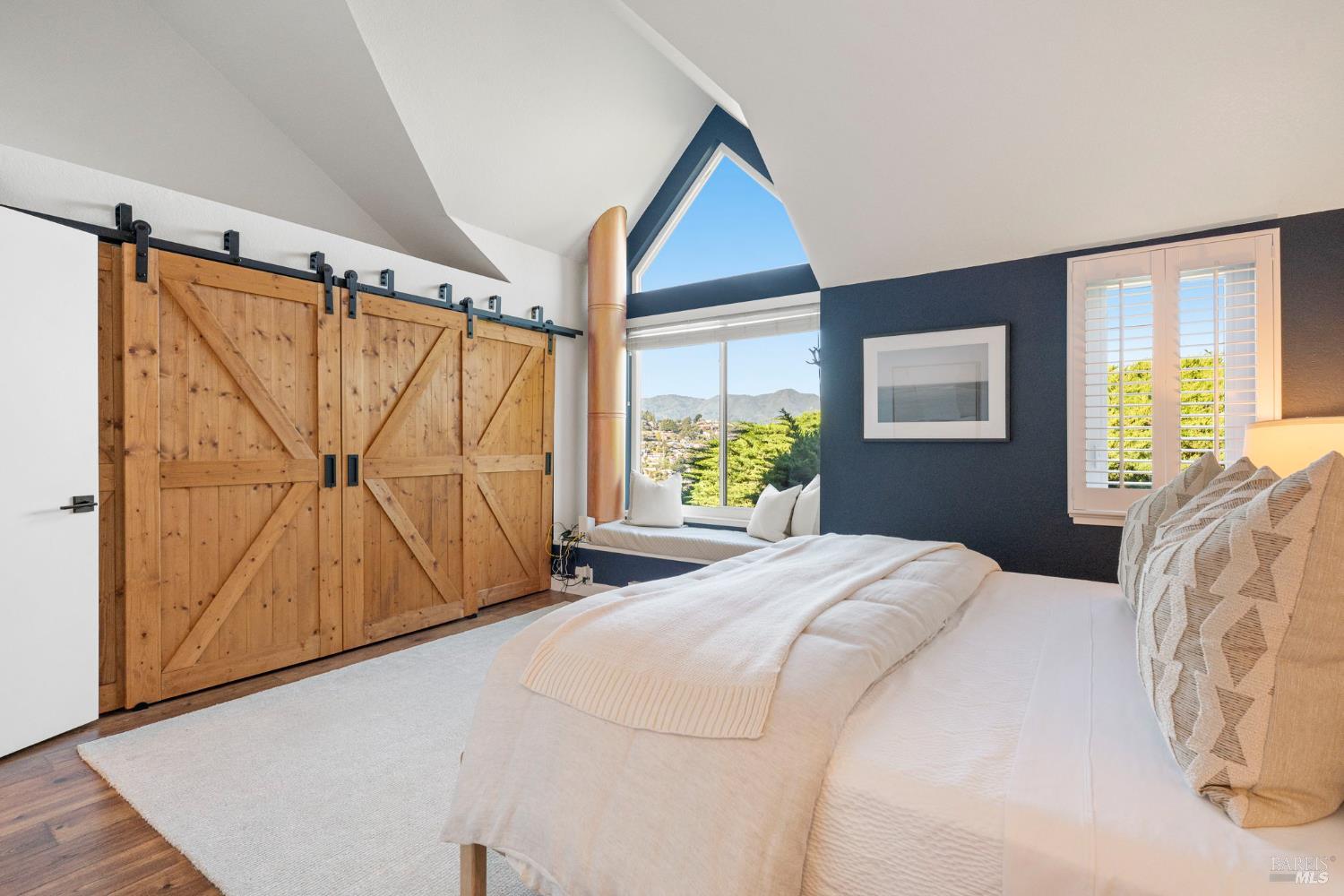 Detail Gallery Image 22 of 33 For 252 Bay Vista Cir, Sausalito,  CA 94965 - 3 Beds | 2/1 Baths
