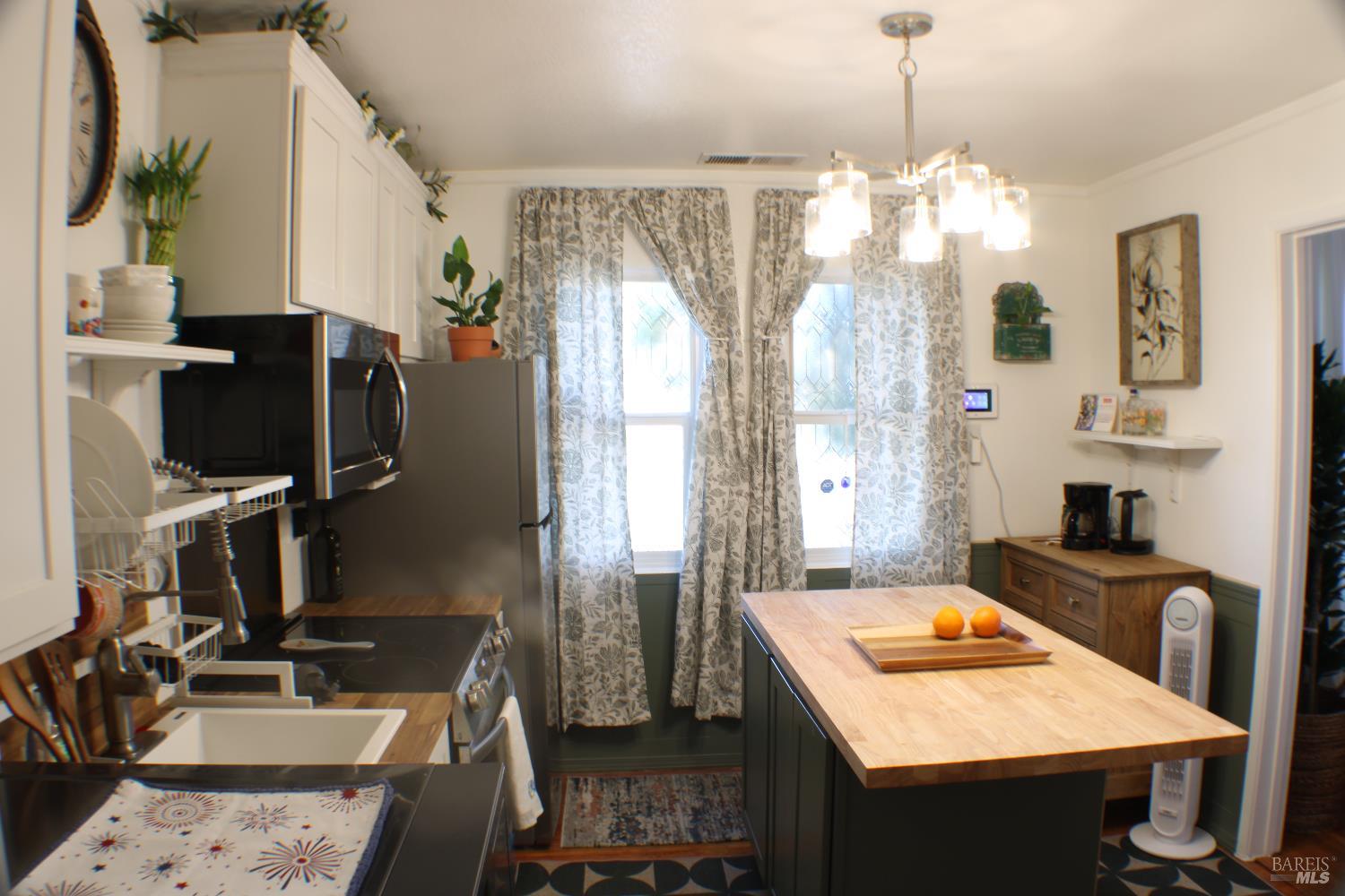 Detail Gallery Image 13 of 30 For 100 Ridgway Ave, Santa Rosa,  CA 95401 - 2 Beds | 1 Baths