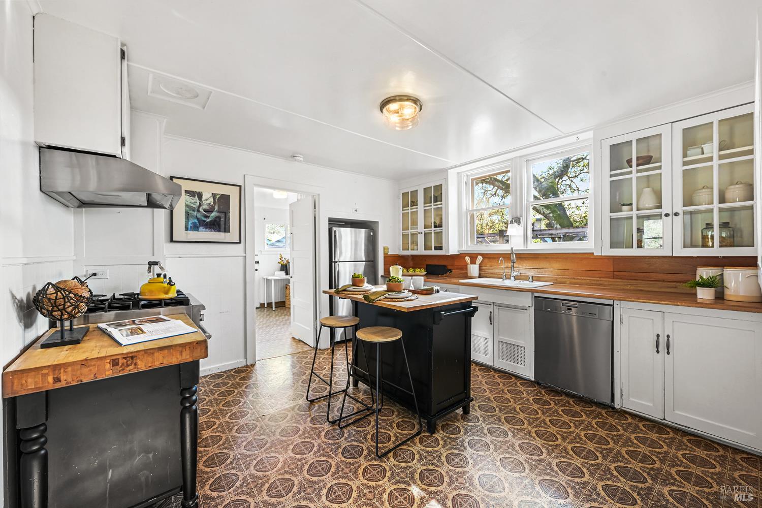 Detail Gallery Image 15 of 54 For 60 Sacramento Ave, San Anselmo,  CA 94960 - 2 Beds | 1 Baths