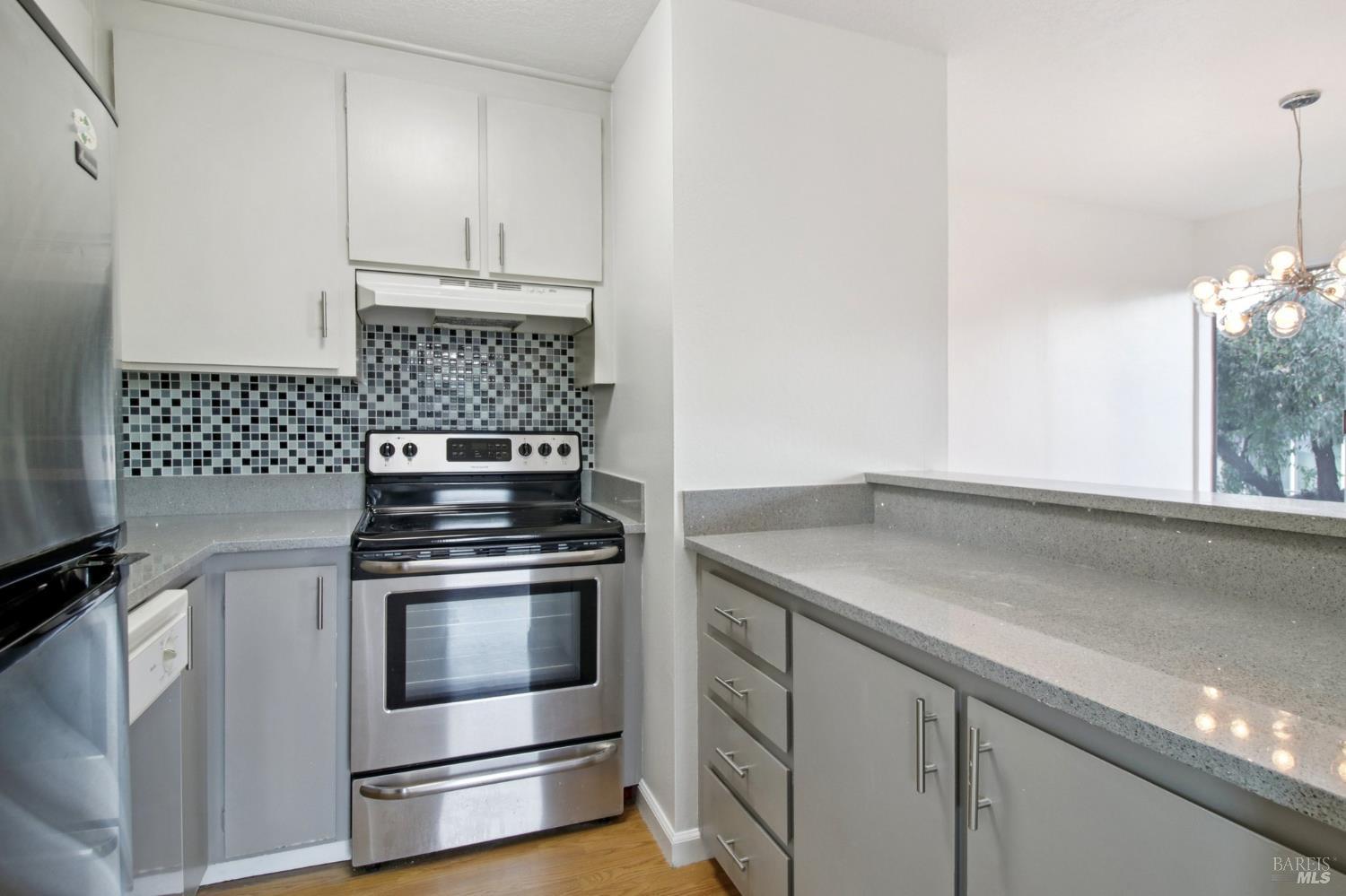 Detail Gallery Image 10 of 24 For 81 Anchorage Rd, Sausalito,  CA 94965 - 1 Beds | 1 Baths