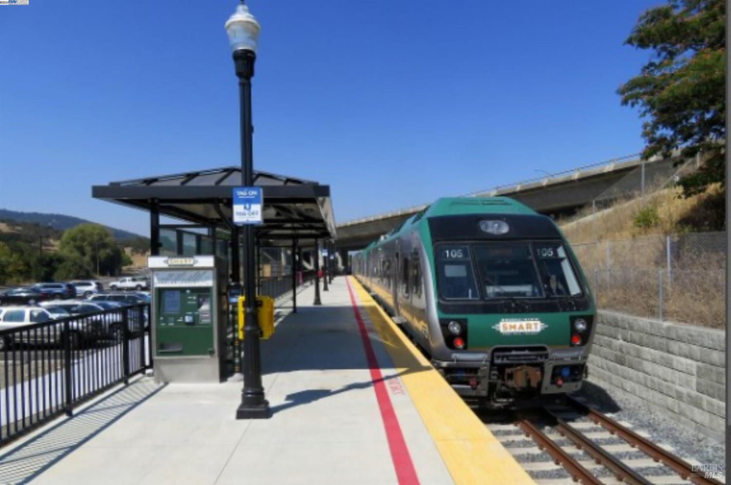 Detail Gallery Image 3 of 29 For 254 Verandah Ave, Novato,  CA 94945 - 3 Beds | 2/2 Baths