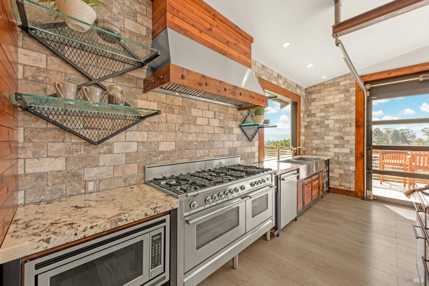 Detail Gallery Image 17 of 99 For 2135 E 2nd St, Benicia,  CA 94510 - 5 Beds | 4 Baths