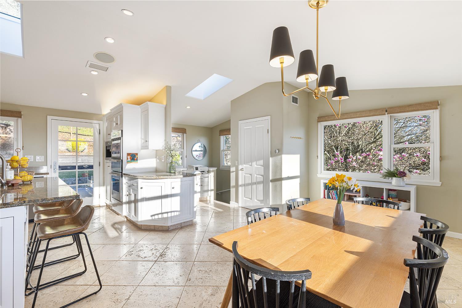 Detail Gallery Image 14 of 48 For 1625 Madrone Ave, Healdsburg,  CA 95448 - 3 Beds | 2 Baths