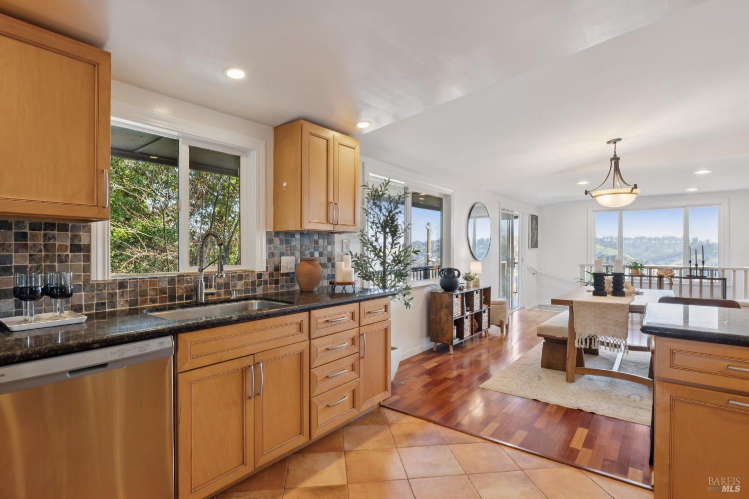 Detail Gallery Image 18 of 55 For 418 Scenic Ave, San Anselmo,  CA 94960 - 3 Beds | 2 Baths