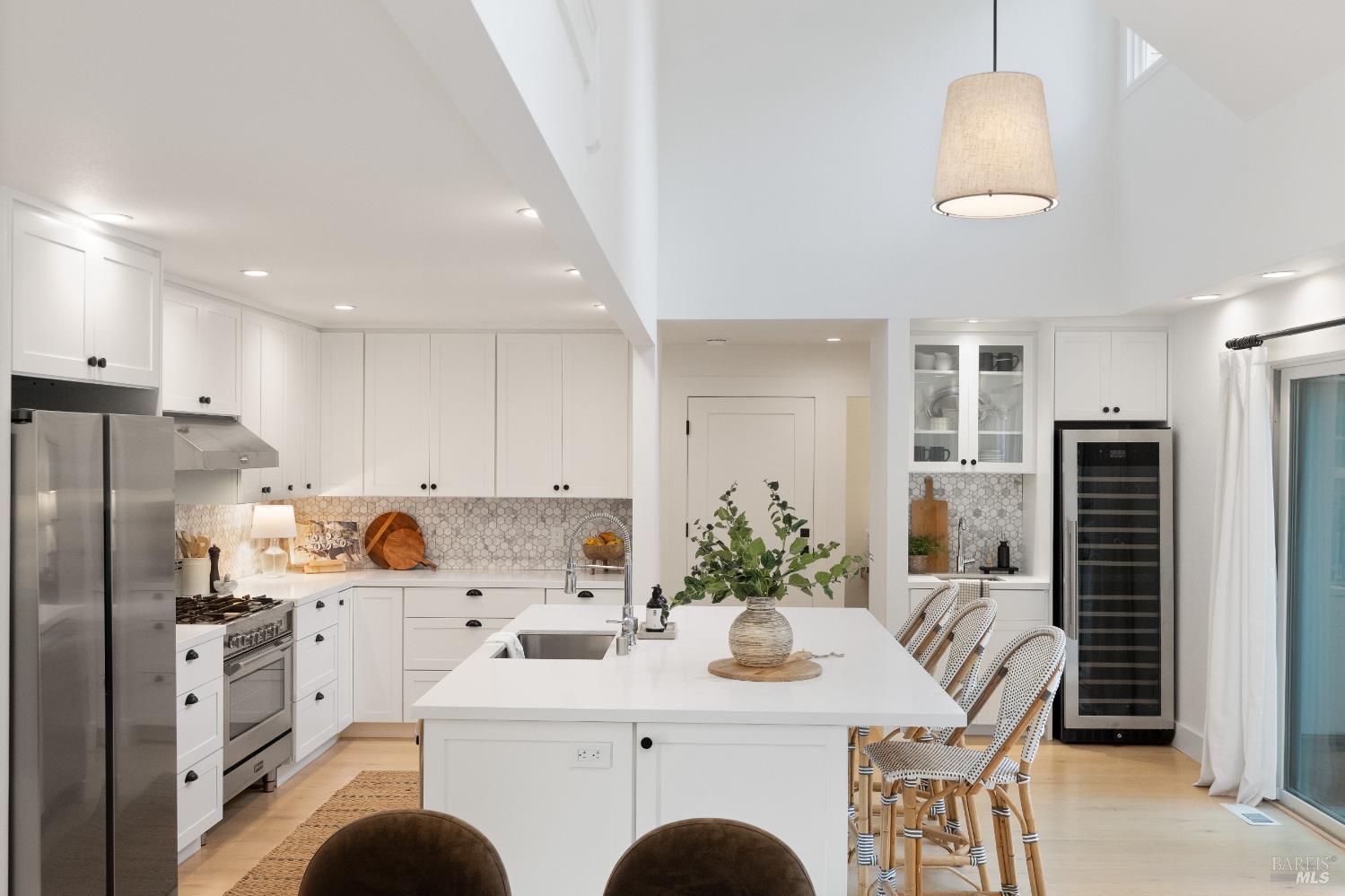 Detail Gallery Image 7 of 38 For 13605 Garric Ave, Glen Ellen,  CA 95442 - 5 Beds | 4/1 Baths