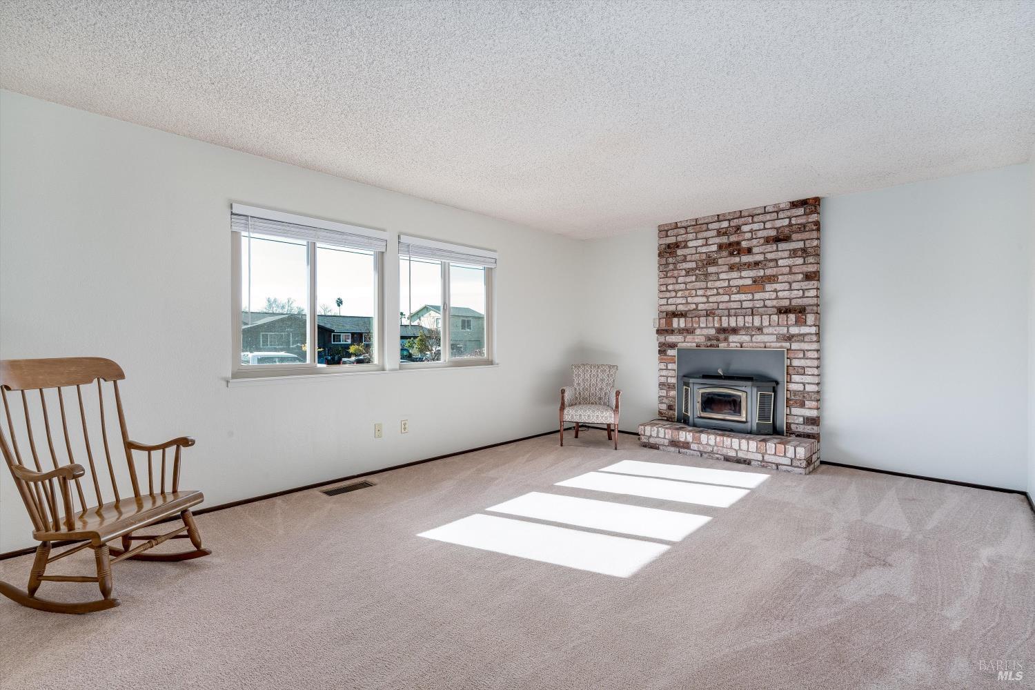 Detail Gallery Image 10 of 54 For 1477 Russell Ave, Santa Rosa,  CA 95403 - 3 Beds | 2 Baths