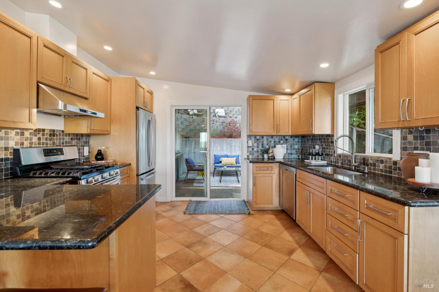 Detail Gallery Image 17 of 55 For 418 Scenic Ave, San Anselmo,  CA 94960 - 3 Beds | 2 Baths