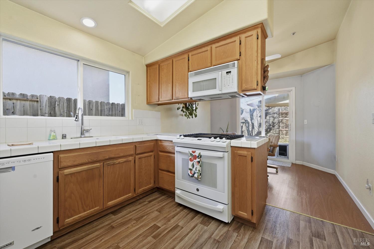 Detail Gallery Image 4 of 20 For 1256 Pear Tree Ln, Napa,  CA 94558 - 3 Beds | 2 Baths