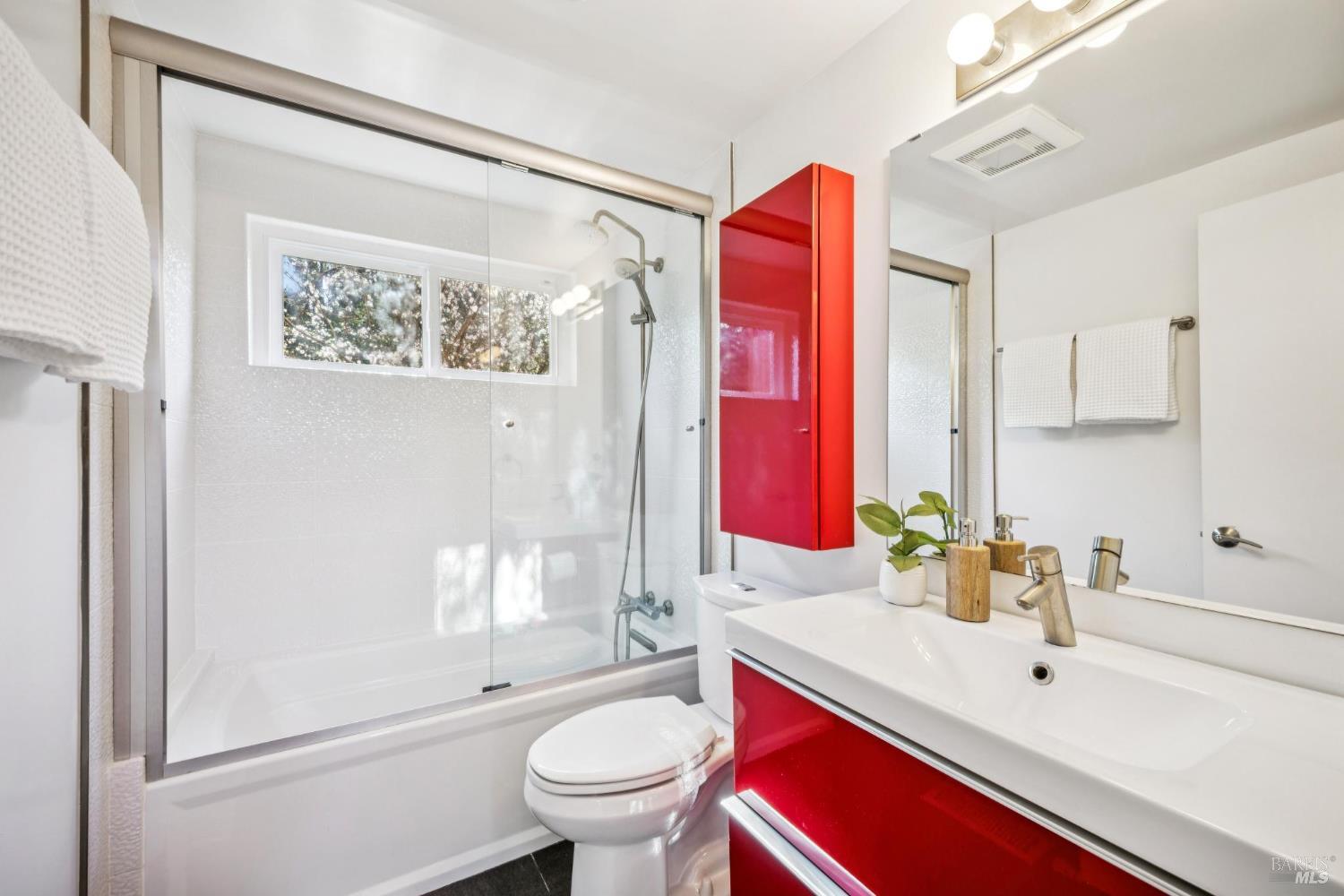 Detail Gallery Image 18 of 28 For 763 Marin Dr, Mill Valley,  CA 94941 - 3 Beds | 3 Baths