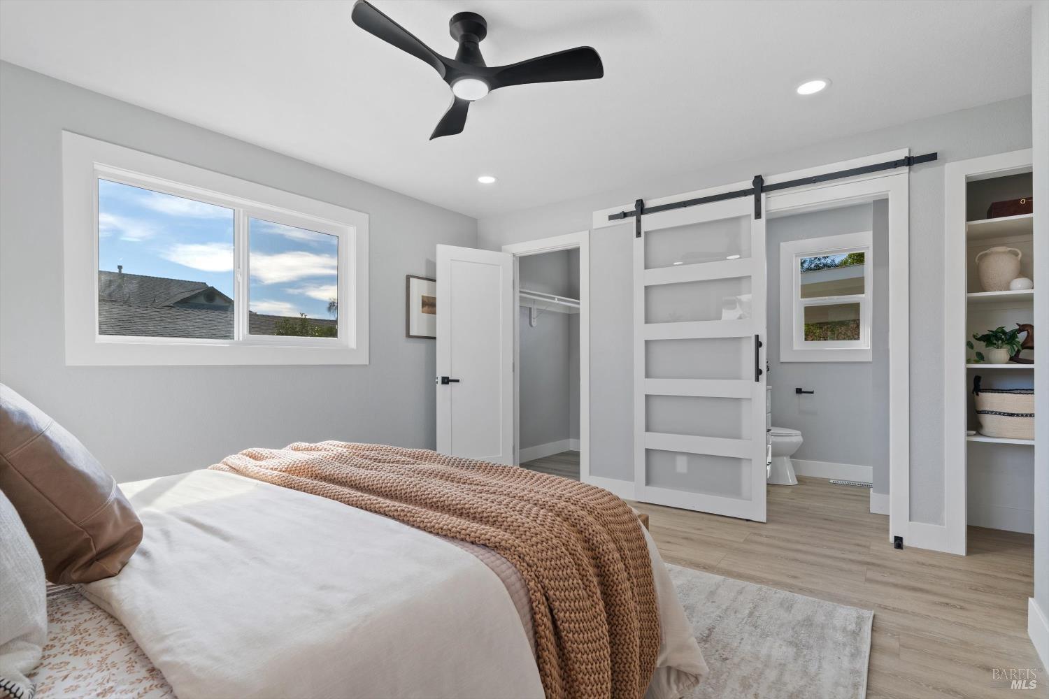 Detail Gallery Image 11 of 17 For 131 Healdsburg Ave, Cloverdale,  CA 95425 - 3 Beds | 2/1 Baths