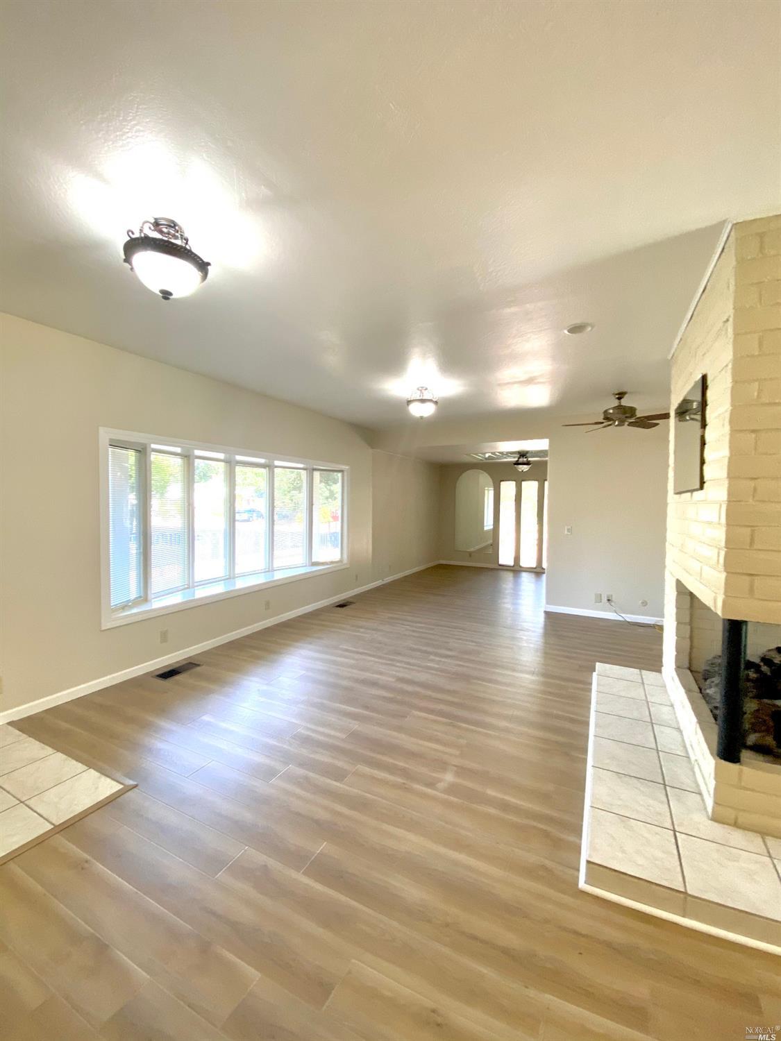 Detail Gallery Image 2 of 23 For 723 Brookside Dr, Vacaville,  CA 95688 - 3 Beds | 2 Baths