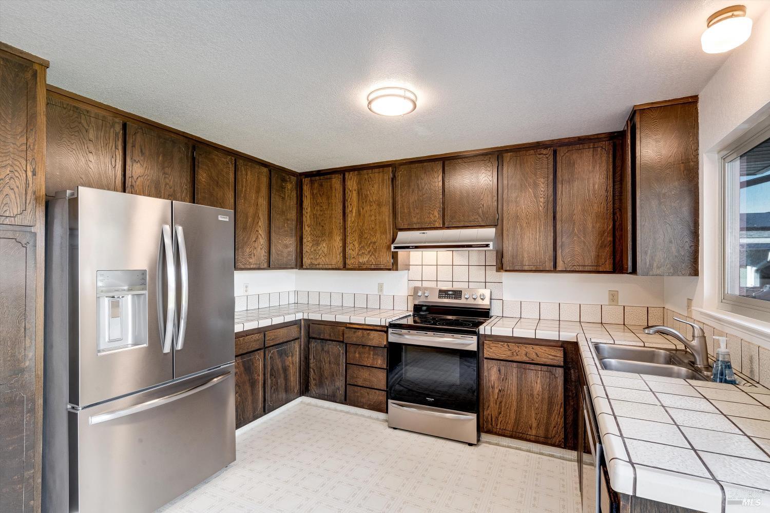 Detail Gallery Image 19 of 54 For 1477 Russell Ave, Santa Rosa,  CA 95403 - 3 Beds | 2 Baths