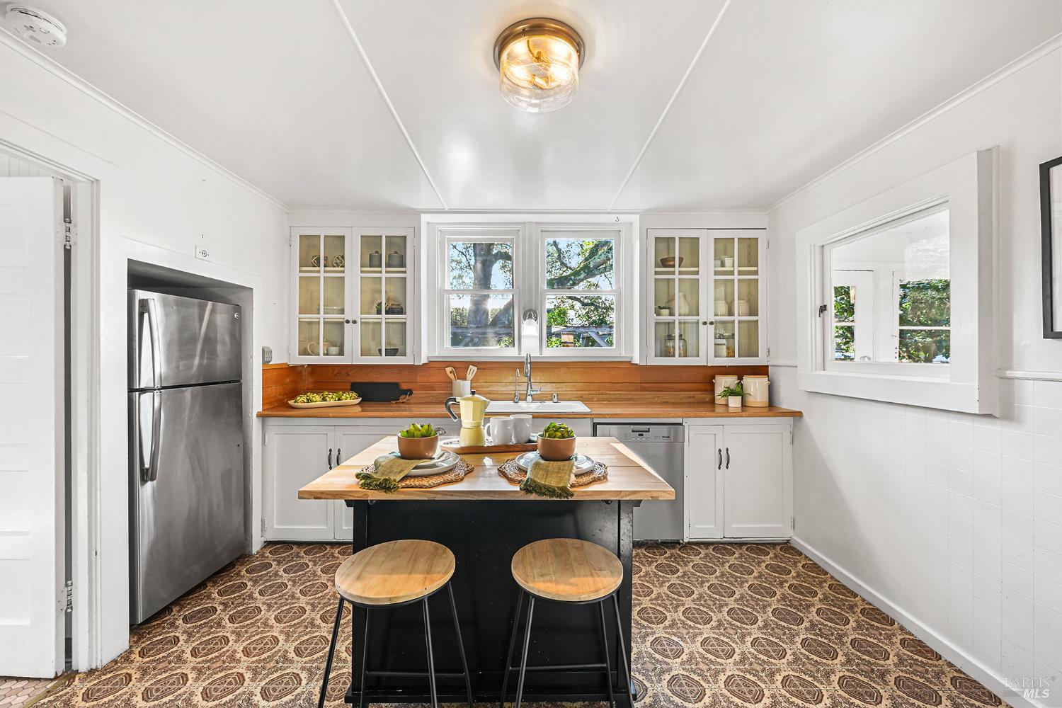 Detail Gallery Image 17 of 54 For 60 Sacramento Ave, San Anselmo,  CA 94960 - 2 Beds | 1 Baths