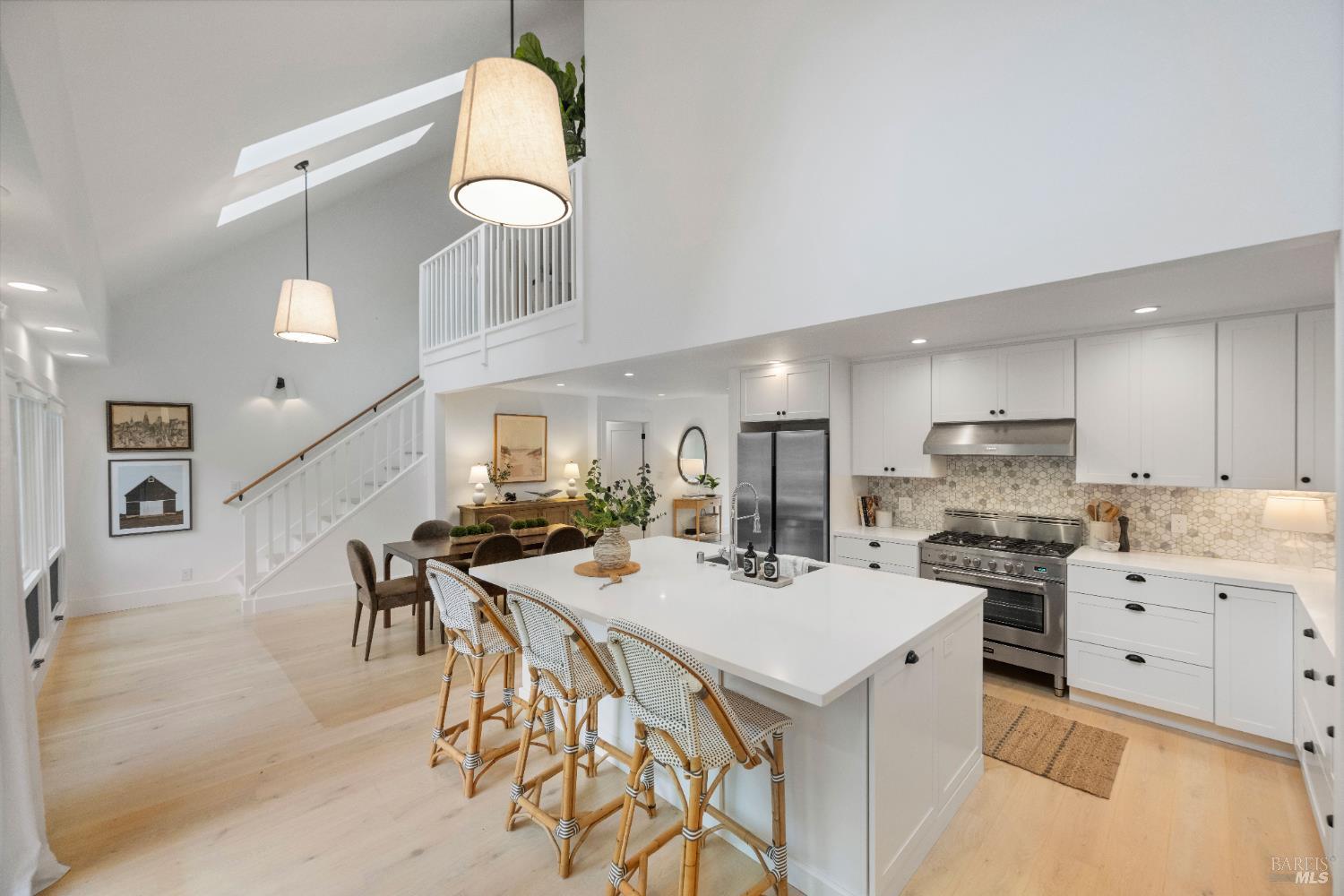 Detail Gallery Image 6 of 38 For 13605 Garric Ave, Glen Ellen,  CA 95442 - 5 Beds | 4/1 Baths