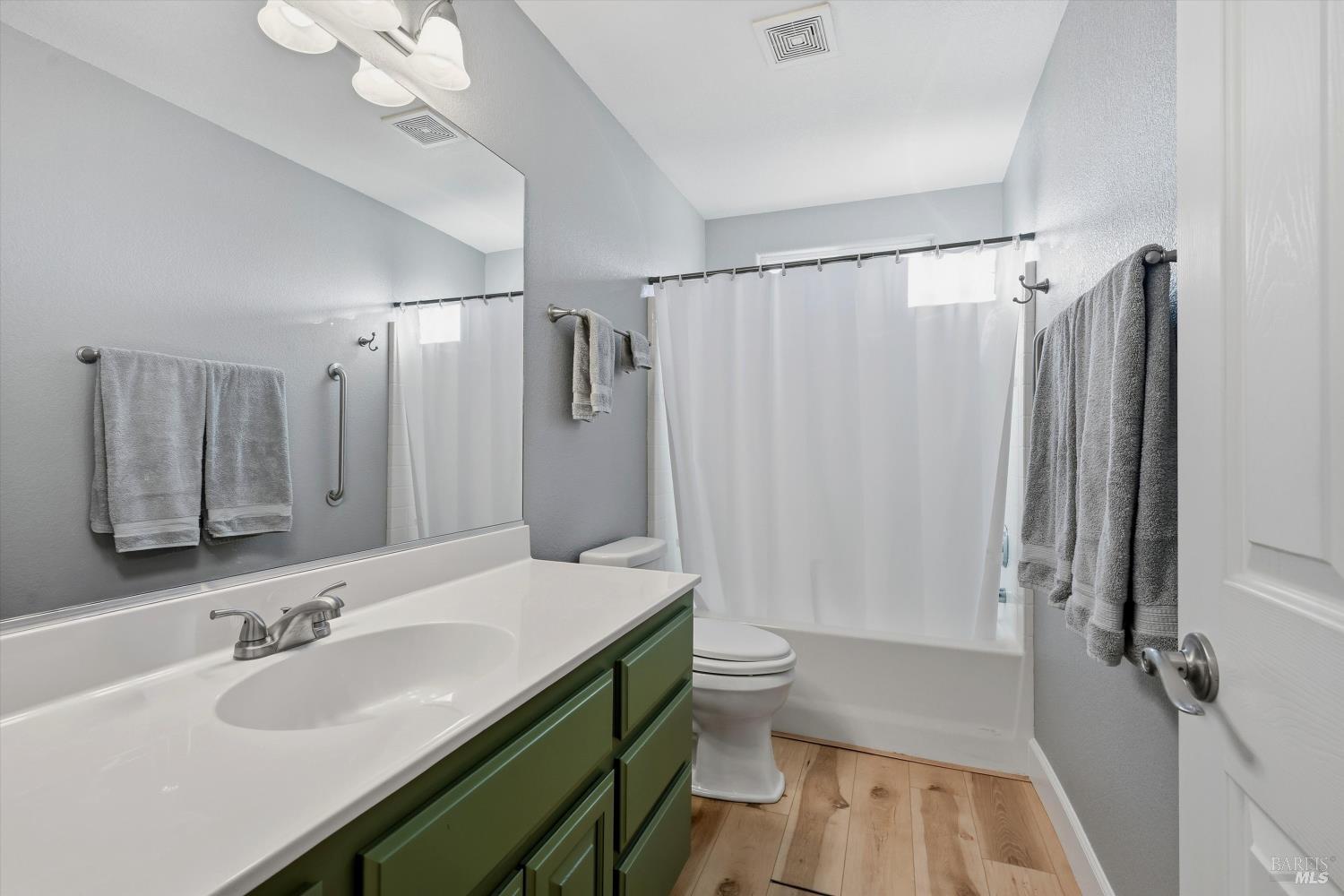 Detail Gallery Image 23 of 30 For 19093 Ravenhill Rd, Hidden Valley Lake,  CA 95467 - 3 Beds | 2 Baths