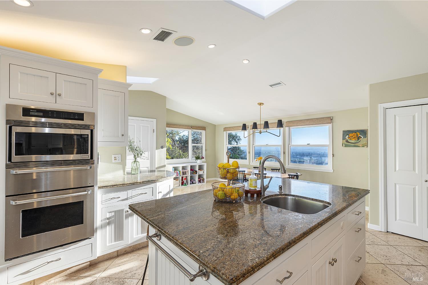 Detail Gallery Image 17 of 48 For 1625 Madrone Ave, Healdsburg,  CA 95448 - 3 Beds | 2 Baths