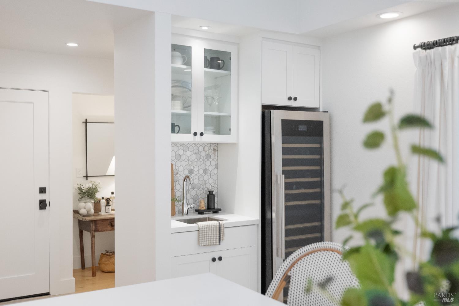 Detail Gallery Image 11 of 38 For 13605 Garric Ave, Glen Ellen,  CA 95442 - 5 Beds | 4/1 Baths