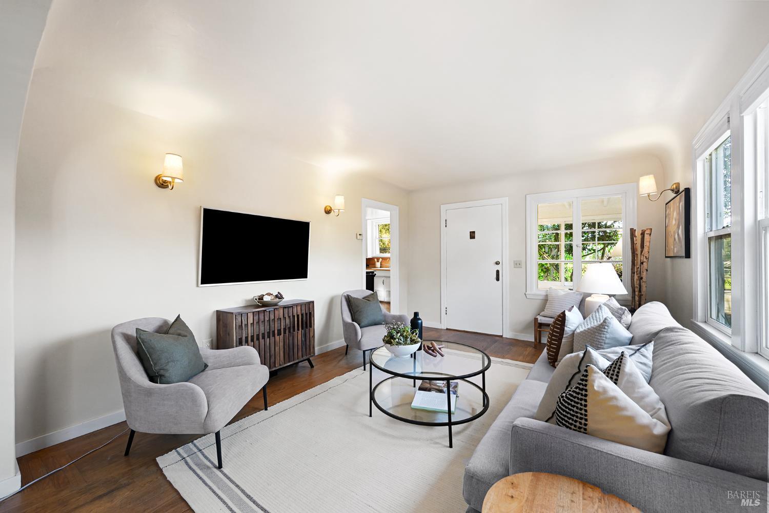 Detail Gallery Image 14 of 54 For 60 Sacramento Ave, San Anselmo,  CA 94960 - 2 Beds | 1 Baths