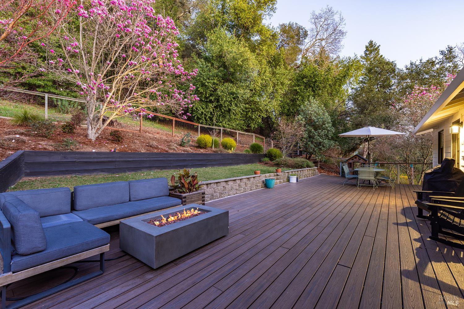 Detail Gallery Image 2 of 48 For 1625 Madrone Ave, Healdsburg,  CA 95448 - 3 Beds | 2 Baths