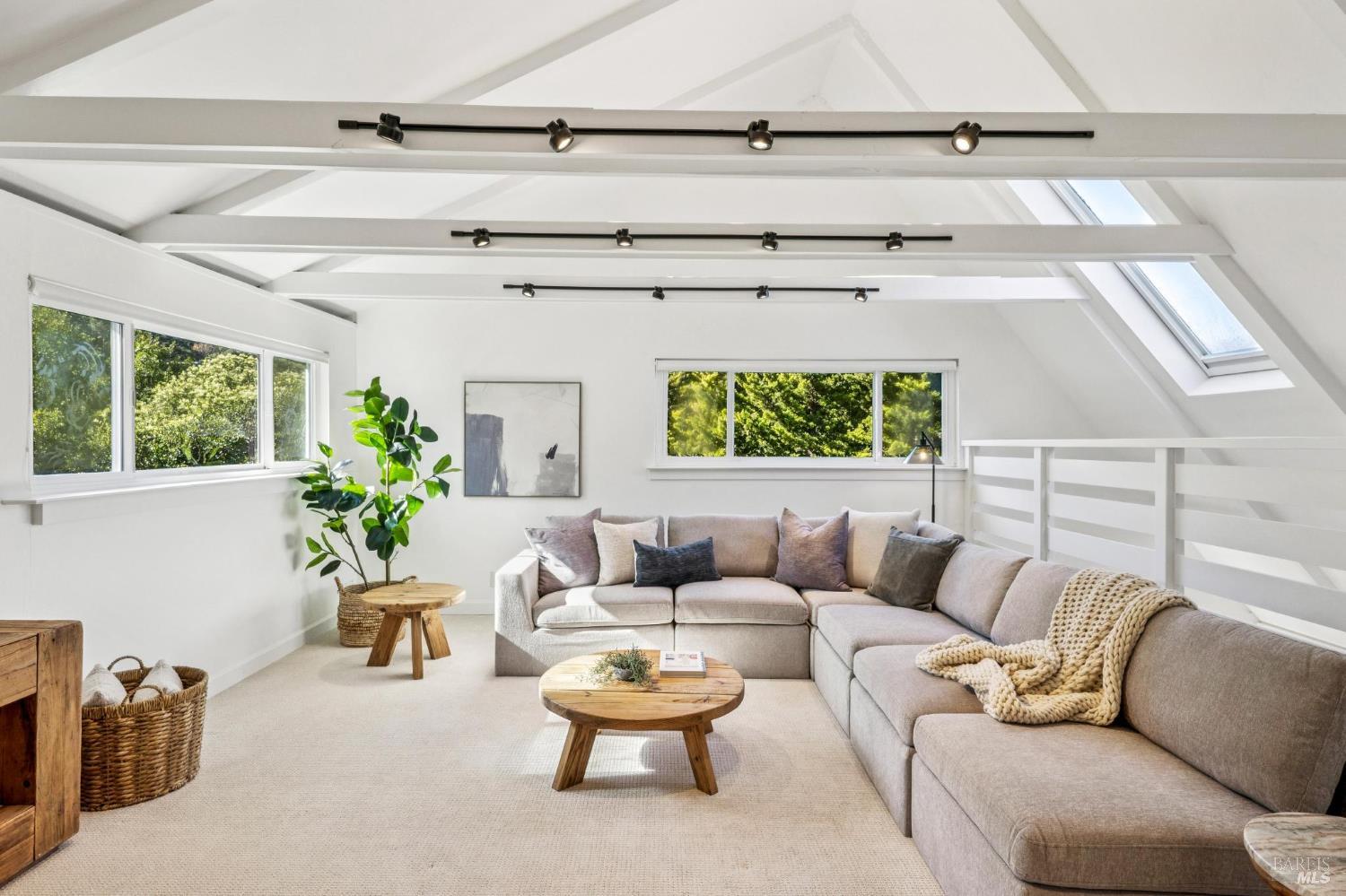 Detail Gallery Image 9 of 28 For 763 Marin Dr, Mill Valley,  CA 94941 - 3 Beds | 3 Baths