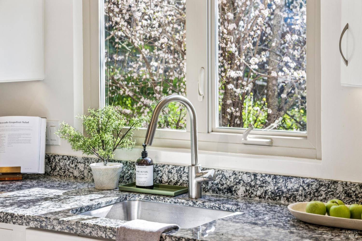 Detail Gallery Image 7 of 28 For 763 Marin Dr, Mill Valley,  CA 94941 - 3 Beds | 3 Baths